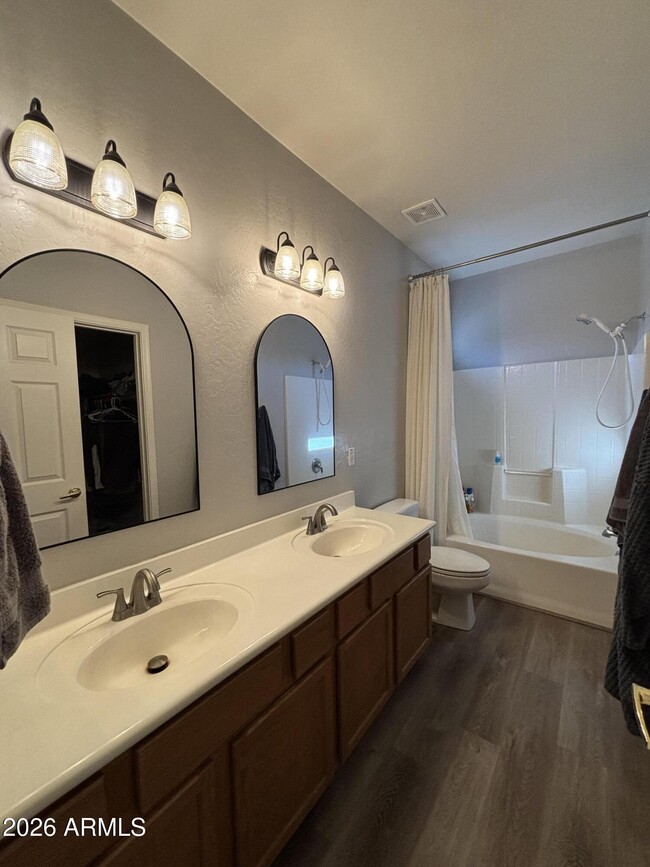 Building Photo - 948 E Savannah Dr