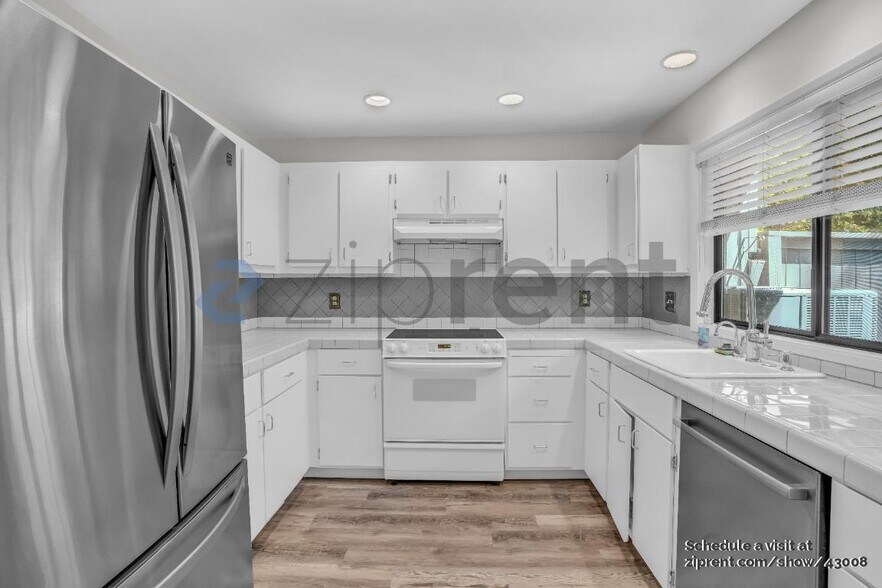 Building Photo - 4071 Jefferson Pkwy
