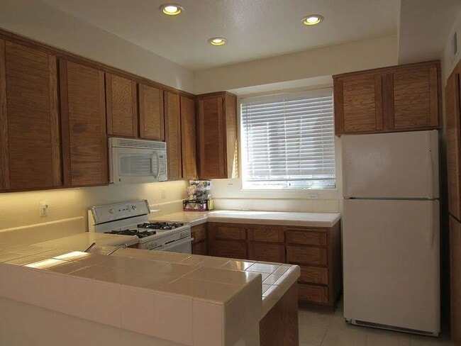 Building Photo - 1480 Los Buellis Way