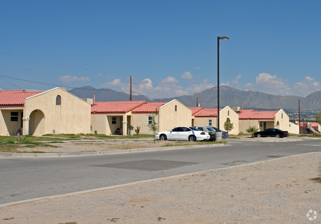Primary Photo - Villa Del Rio