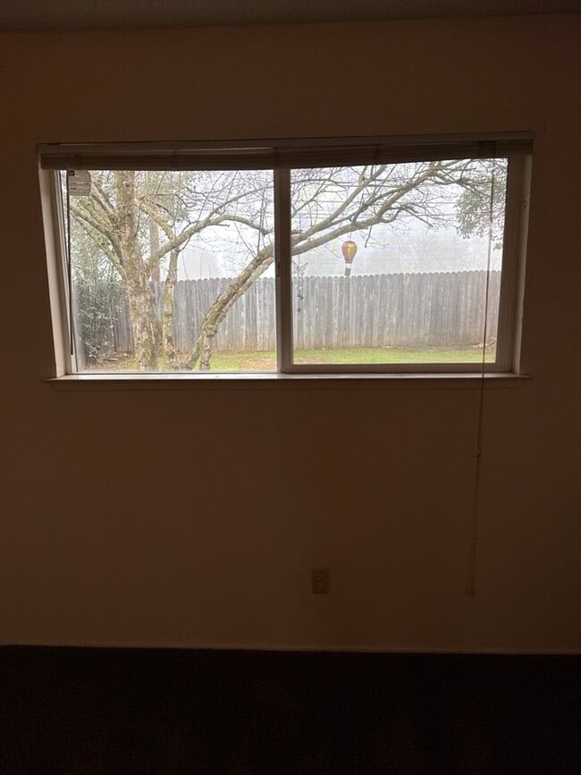 Building Photo - Well Maintained 2-Bedroom 1- bath Home in Quiet Sacramento Neighborhood