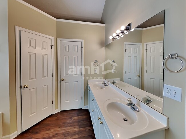 Building Photo - 3930 Pheasant Run Trce