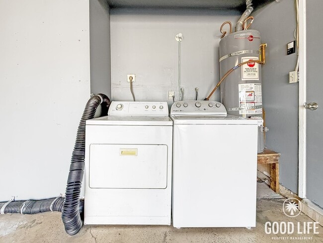 Building Photo - Beautiful 3Bd/2Ba Home With A 2 Car Garage Located In Mira Mesa!