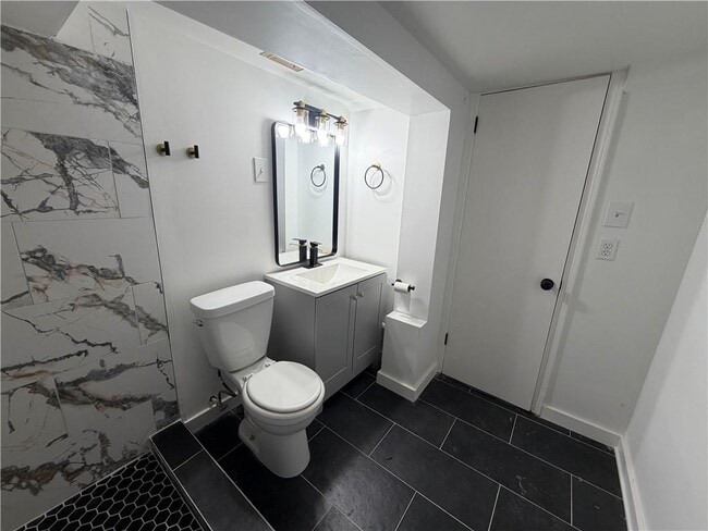 Building Photo - 1772 Martin Pl