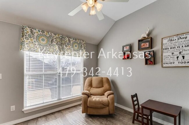 Building Photo - 3105 SW Waterleaf Ave