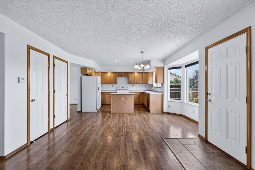 Building Photo - 5660 Many Springs Dr