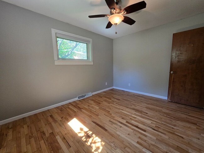 Building Photo - 2 Bedroom Home in Normal