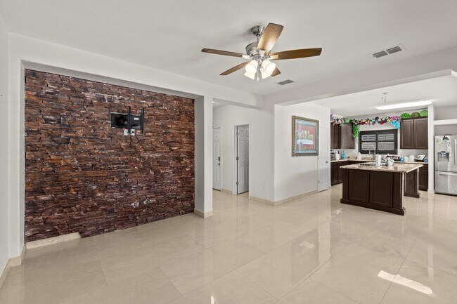 Building Photo - 2106 Mallorca Dr