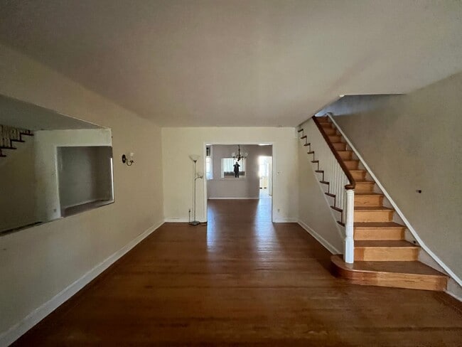 Building Photo - 3337 Disston St