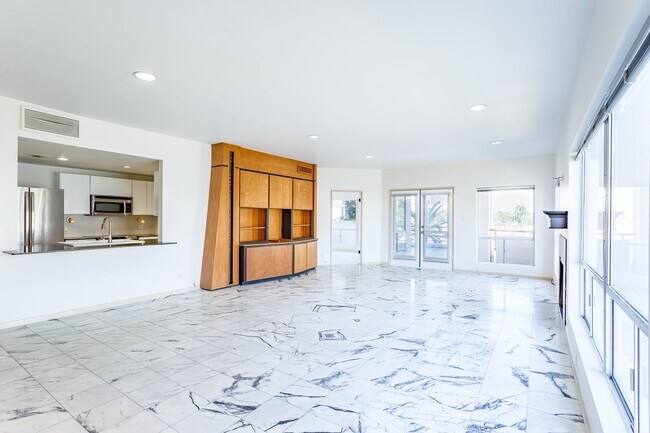 Building Photo - 1302 Marina Bay Dr