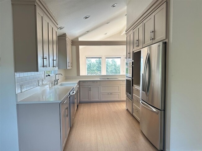 Building Photo - 5206 Scenic View Dr