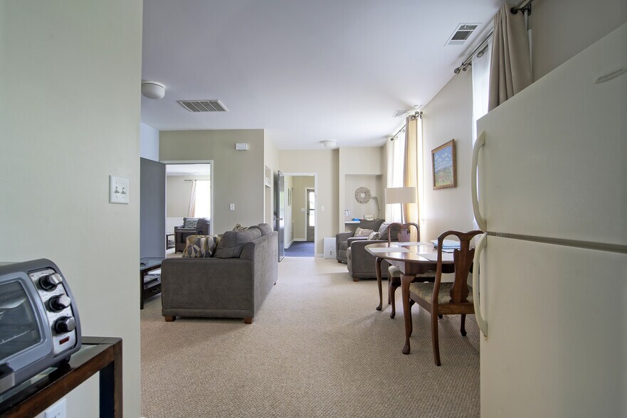 Building Photo - 2 Willets Pl
