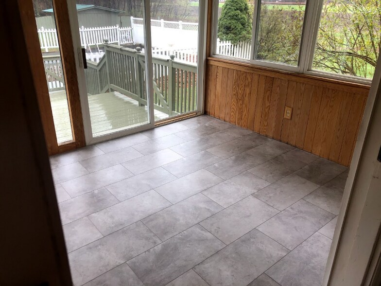 Building Photo - 559 Malletts Bay Ave