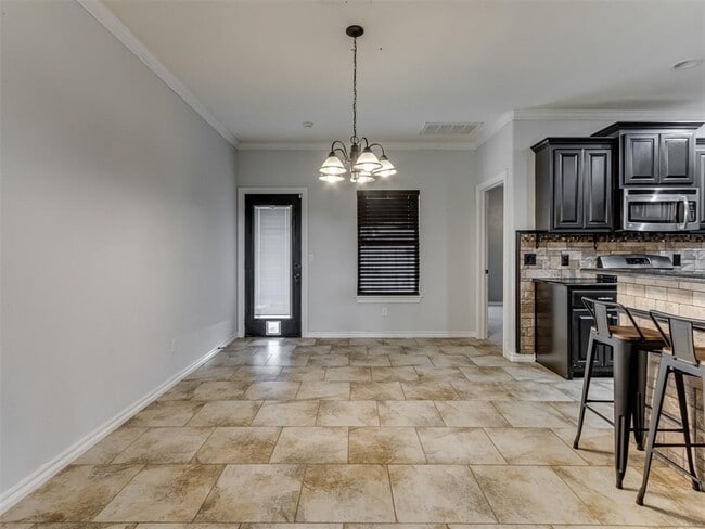 Building Photo - 7201 Meadow Lake Dr