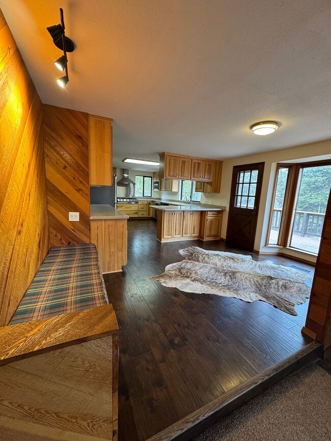 Building Photo - 3 Bdrm, 3 Bath home in Lynnewood with Gourmet Kitchen, 3 miles to Sky Lakes Medical Ctr and OIT