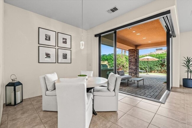 Building Photo - 50380 Vía Serenidad