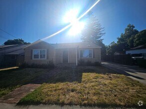 Building Photo - Large 2 bedroom in central Yuba City