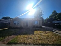 Building Photo - Large 2 bedroom in central Yuba City