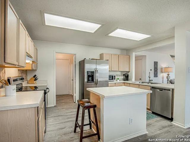 Building Photo - 7822 Encanto Vis Dr