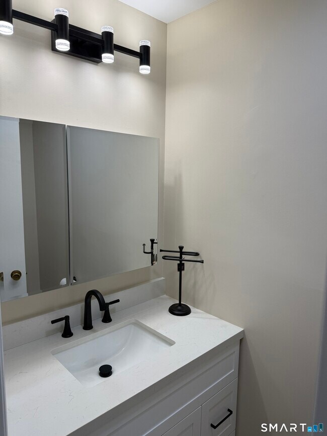 Building Photo - 41 1/2 Cedar Crest Pl