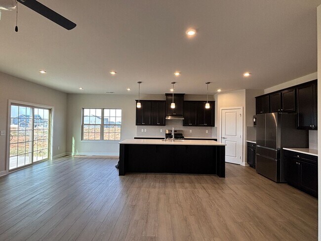 Building Photo - Luxury- New Construction