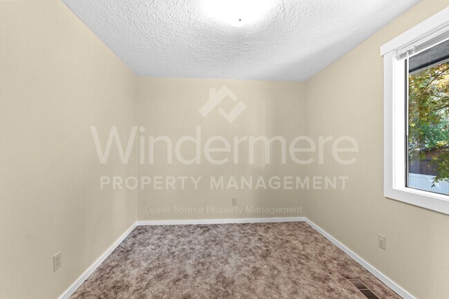 Building Photo - 7805 E Upriver Dr