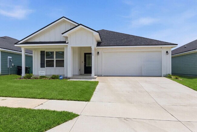 Building Photo - Huge 4 bedroom 2 bathroom home in Southwood