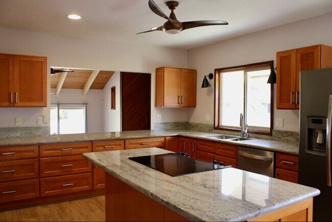 Building Photo - Gorgeous Executive Kailua Home For Rent!
