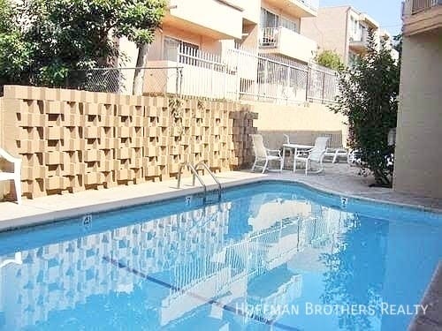 Building Photo - 1543 N Formosa Ave