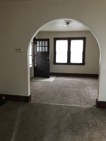 Building Photo - 812 W Mac Queen Ave