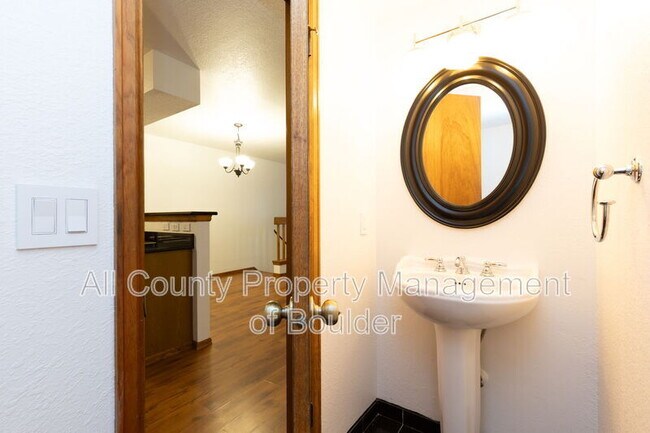 Building Photo - 5056 Buckingham Rd