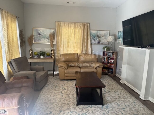 Building Photo - 807 Hall St NW