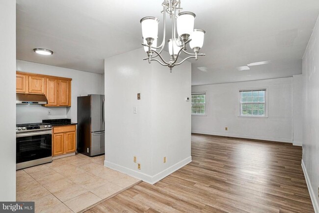 Building Photo - 14707 Bentley Square