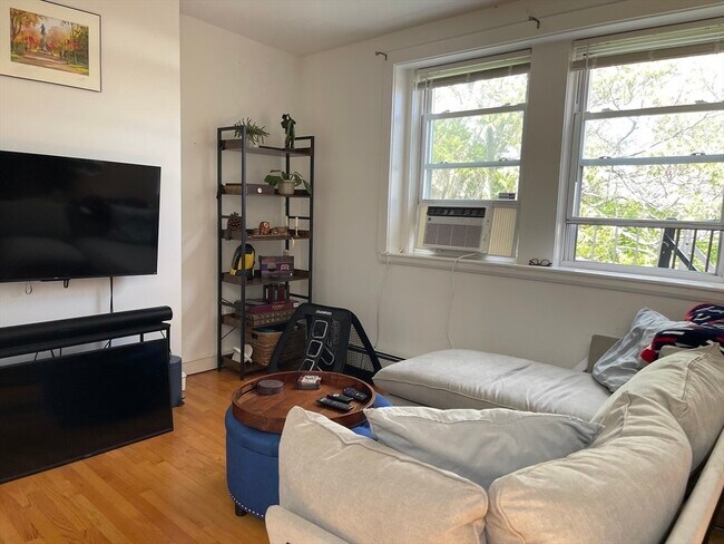 Building Photo - 595 Tremont St