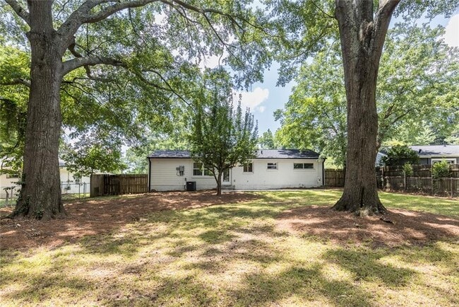 Building Photo - 3026 Brook Dr