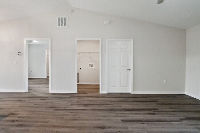 Building Photo - 13422 SW 48th Ave