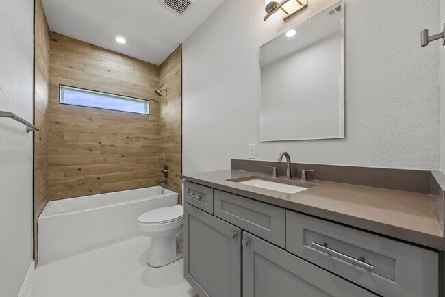 Building Photo - 105 Out Yonder