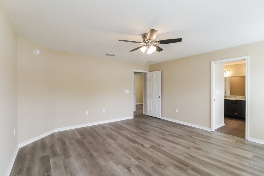 Building Photo - 6784 Hanworth Ln