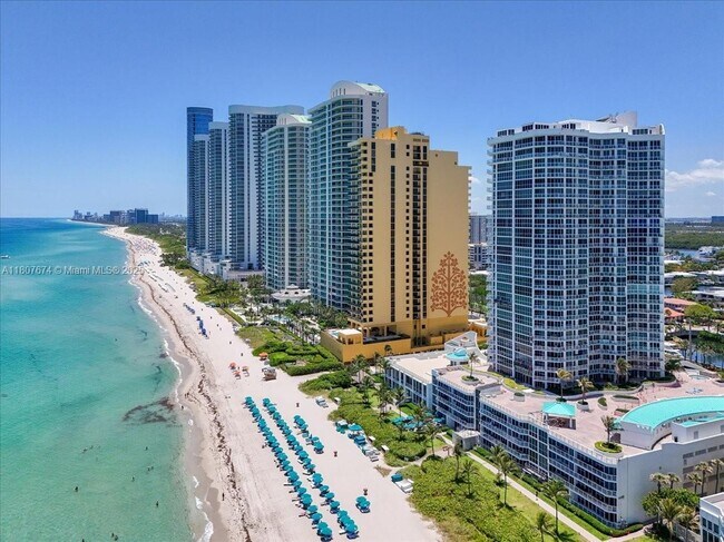 Building Photo - 16425 Collins Ave