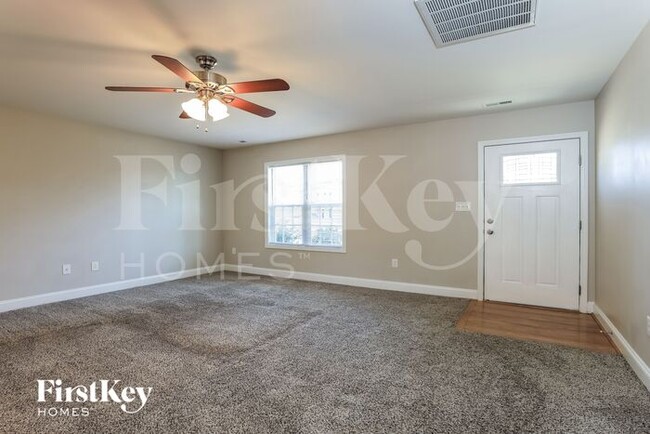Building Photo - 288 Southcircle Dr NW