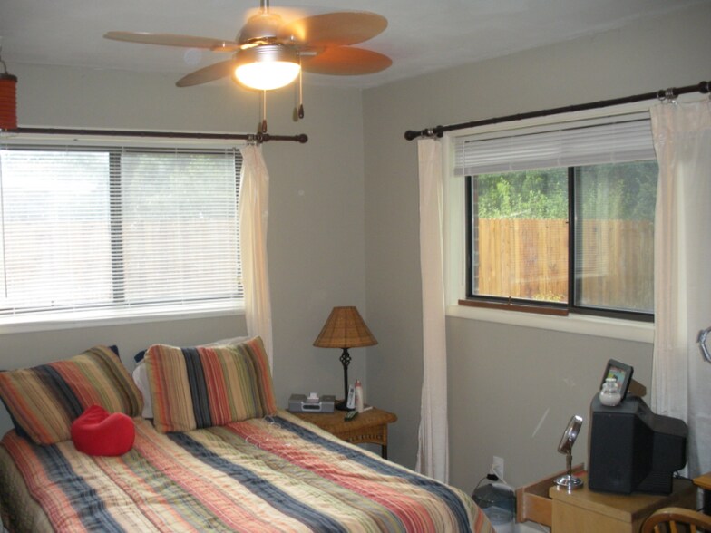Building Photo - 1207 Castlerock Dr