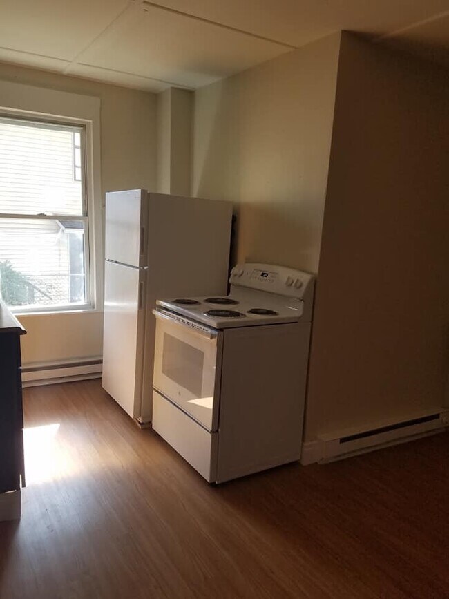 Building Photo - Second Ave