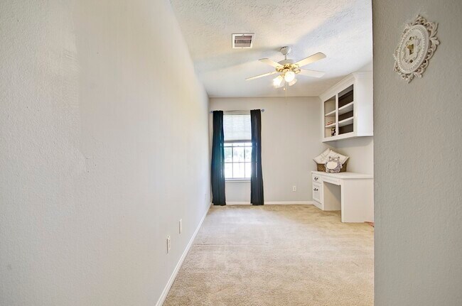 Building Photo - 609 Mary Ann Dr