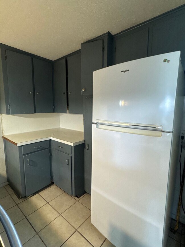 Building Photo - Updated 2-Bed, 2-Bath Duplex