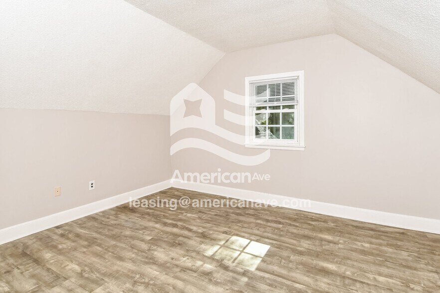 Building Photo - 123 Hendrix St