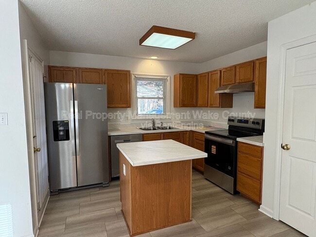 Building Photo - 1811 Kelly Glen Dr