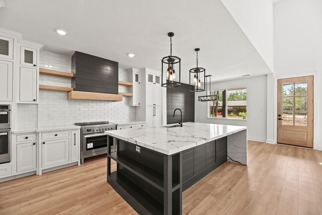 Building Photo - 17068 Lively Rd