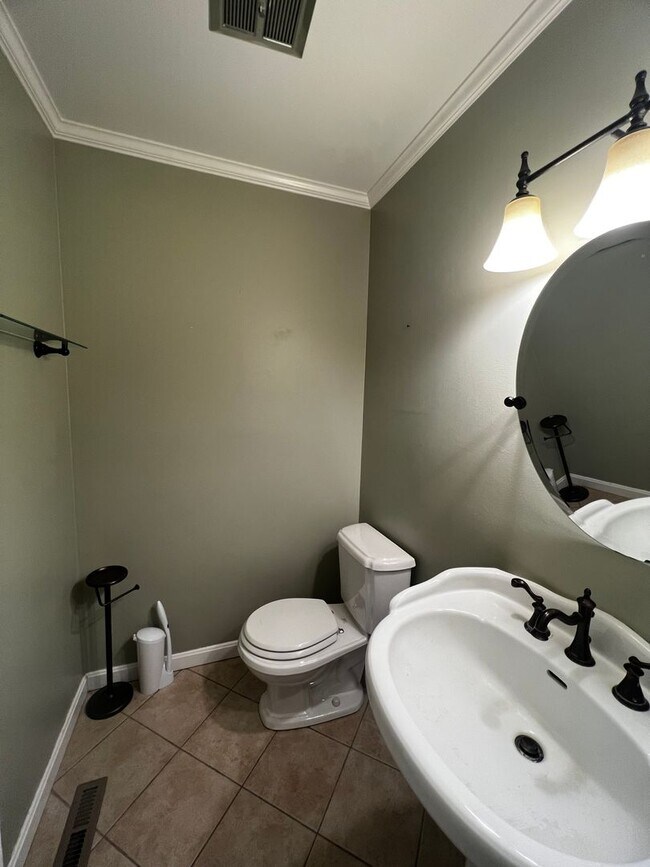 Building Photo - 75 Plymouth Cir