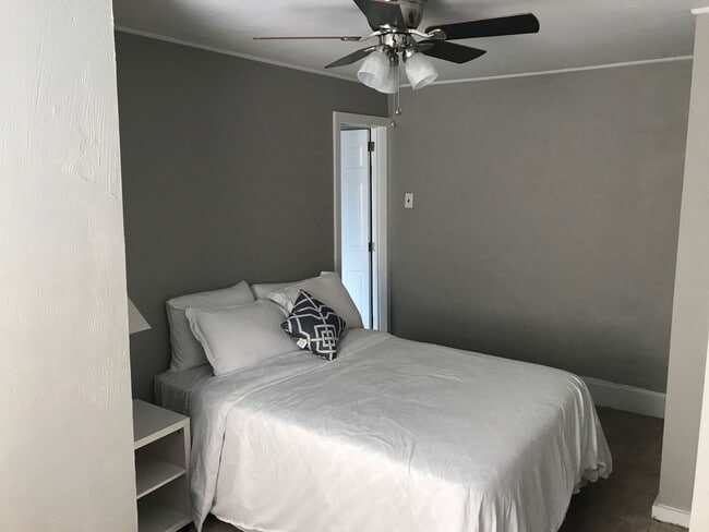 Building Photo - Modern 3 bed, 2 bath, south side flats rental