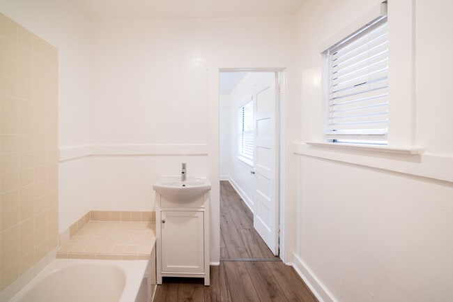 Building Photo - 1620 Kearney St